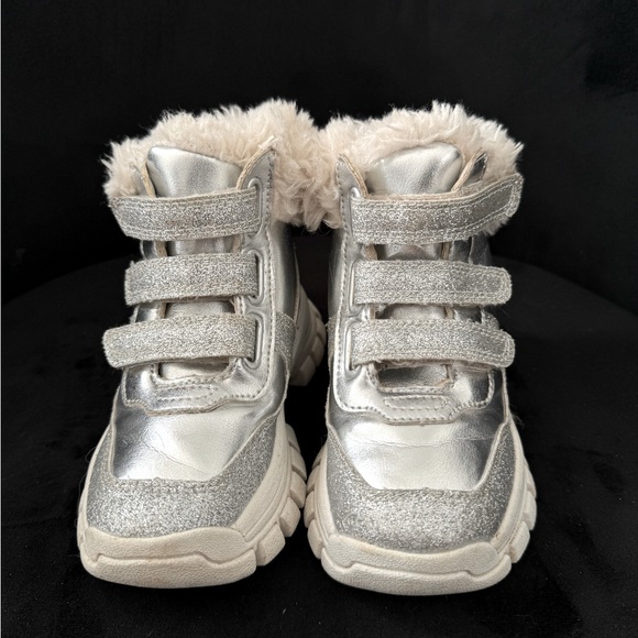 H&M SNOW BOOTS - Picture 3 of 3